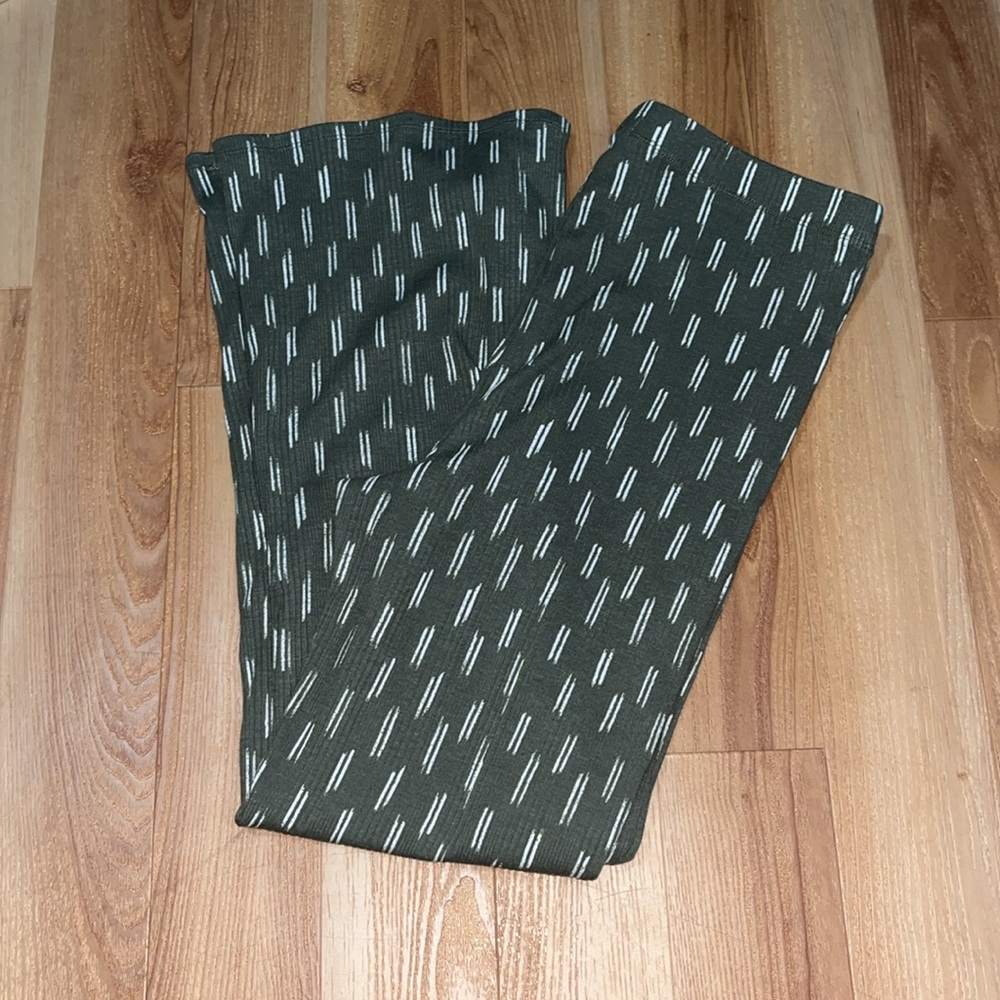 Green and White Patterned Pants - Picture 3 of 6